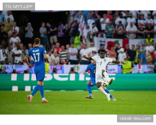 欧洲杯闭幕式盛典星光熠熠，足球巨星齐聚共庆赛事圆满落幕