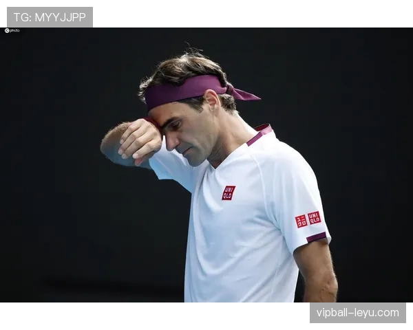 费德勒退役后还在穿高定打表演赛？