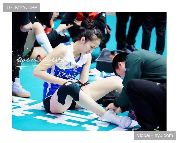 看到丁霞机场拎名牌那一刻，我突然怀疑自己连队服都买不起